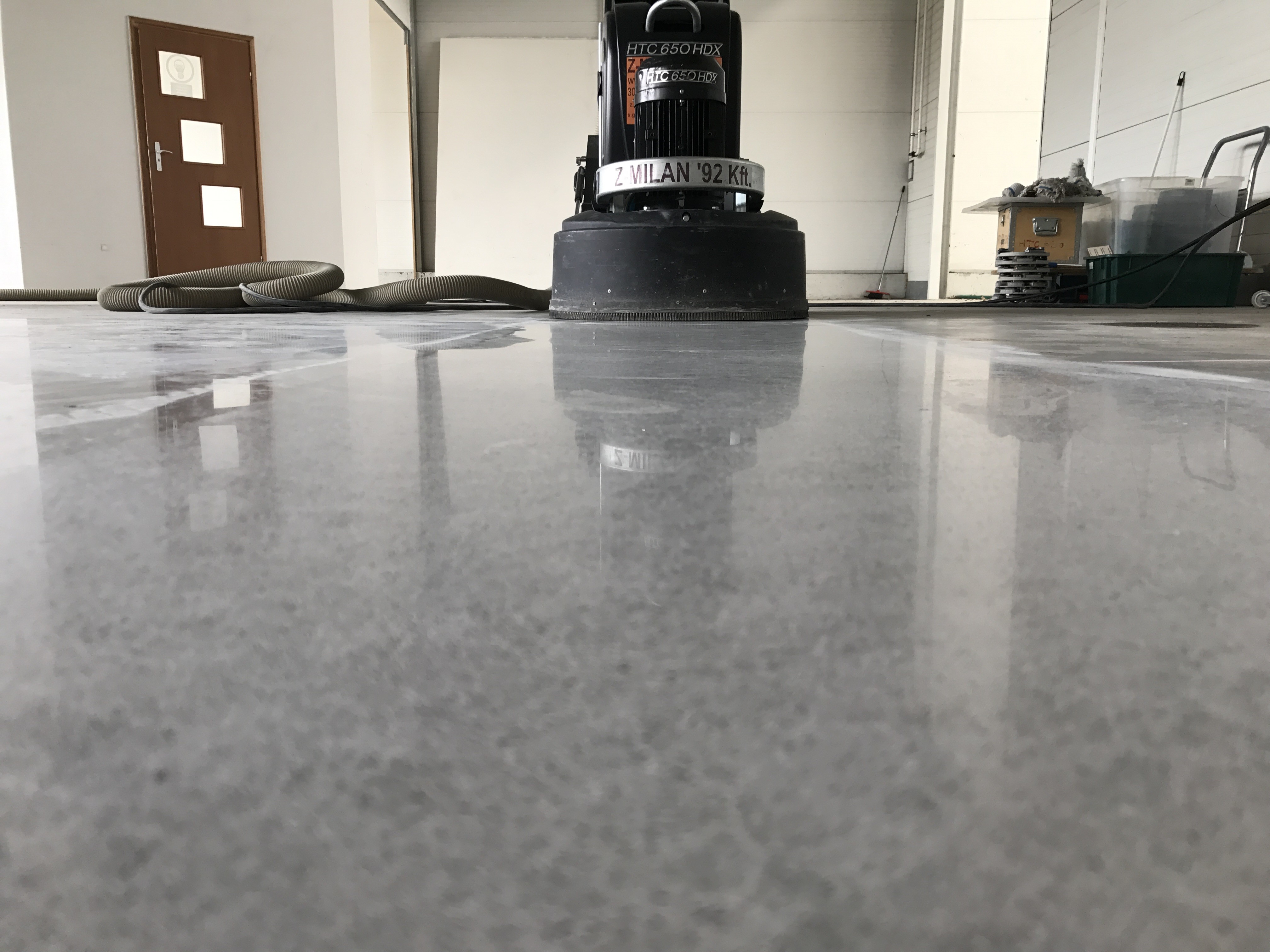 htc superfloor betoncsiszolás, csiszolt beton, betonmarás, betoncsiszolás