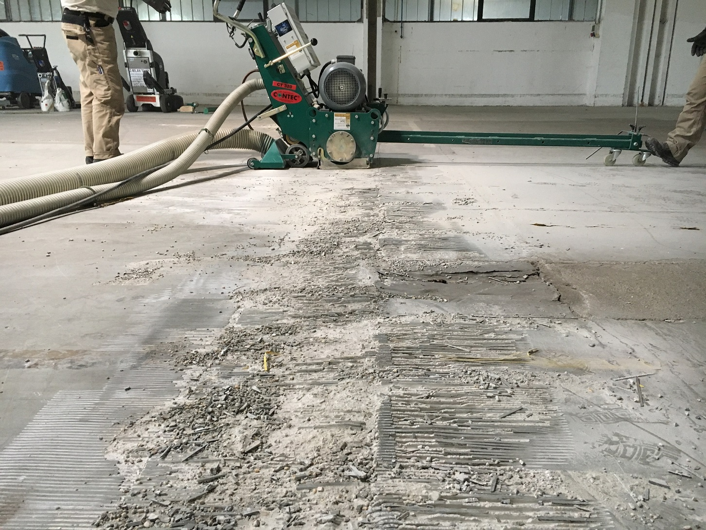 HTC Superfloor Renew betoncsiszolás, csiszolt beton, betonmarás, betonjavítás, dilatáció javítás